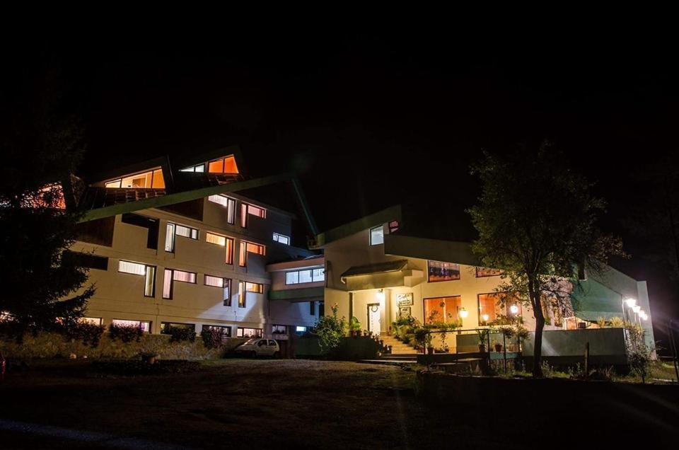 Randunica Hotell Văliug Eksteriør bilde