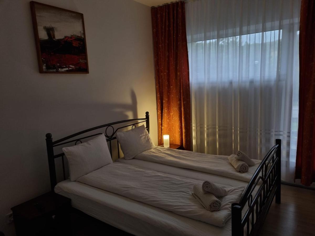 Randunica Hotell Văliug Eksteriør bilde