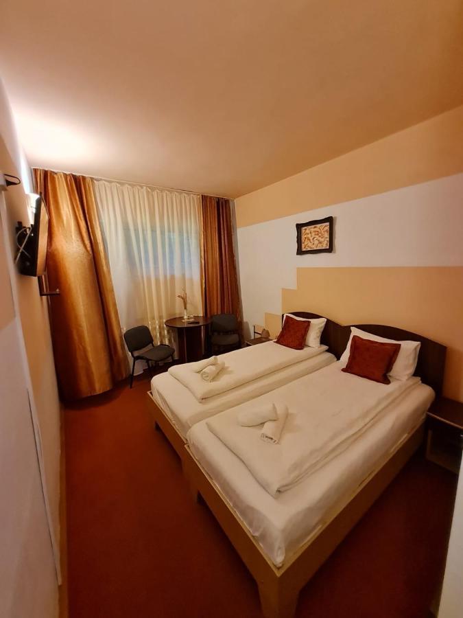 Randunica Hotell Văliug Eksteriør bilde